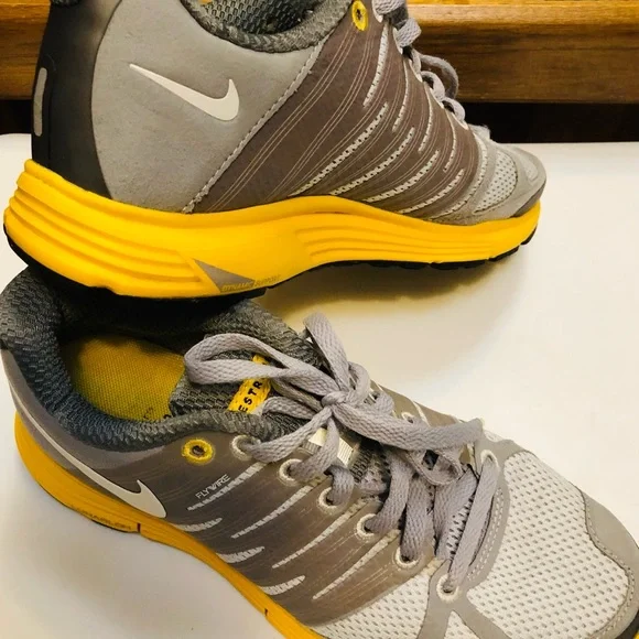 Nike shoes size 6.5 - Picture 2 of 7